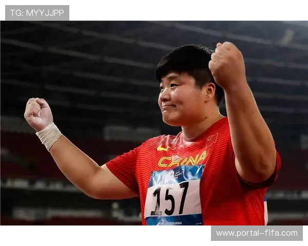 富源县校园体育联赛铅球赛场，初中女生董昕雅分享每日训练心得